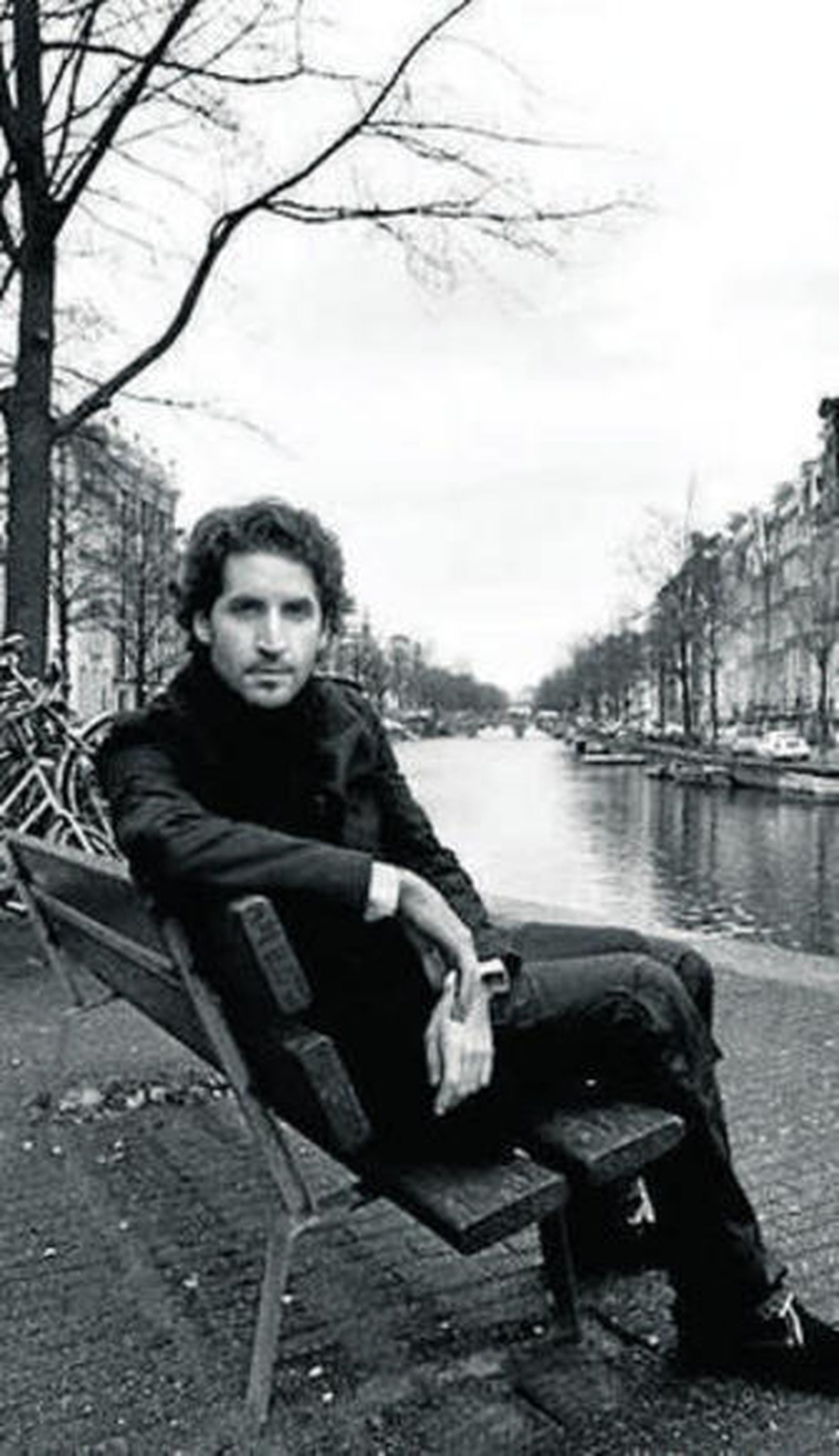 Con su oboe y su maleta a cuestas