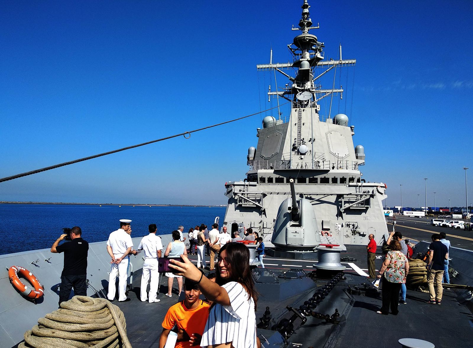 Imágenes de la Fragata Cristóbal Colón F-105