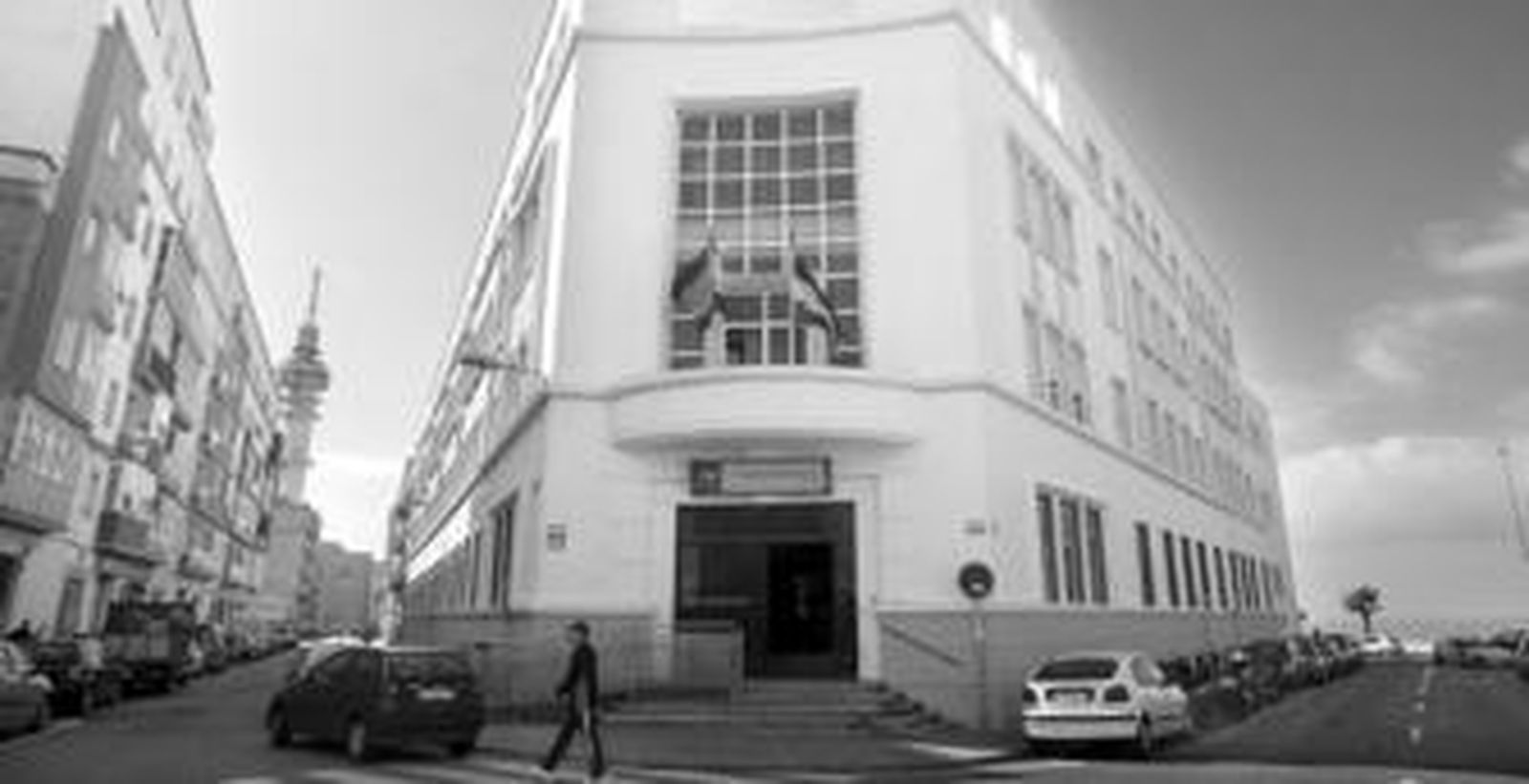 Imagen de la fachada principal del Instituto de Educación Secundaria Columela.