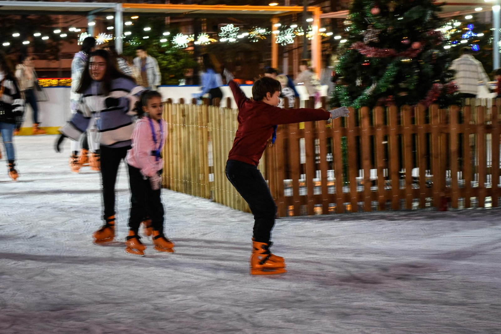 La pista de patinaje sobre hielo en Isla chica, en imágenes