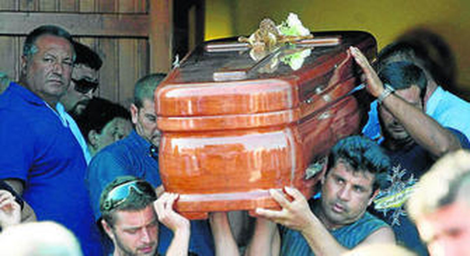 Entierro de uno de los fallecidos en el tiroteo de Palomares.