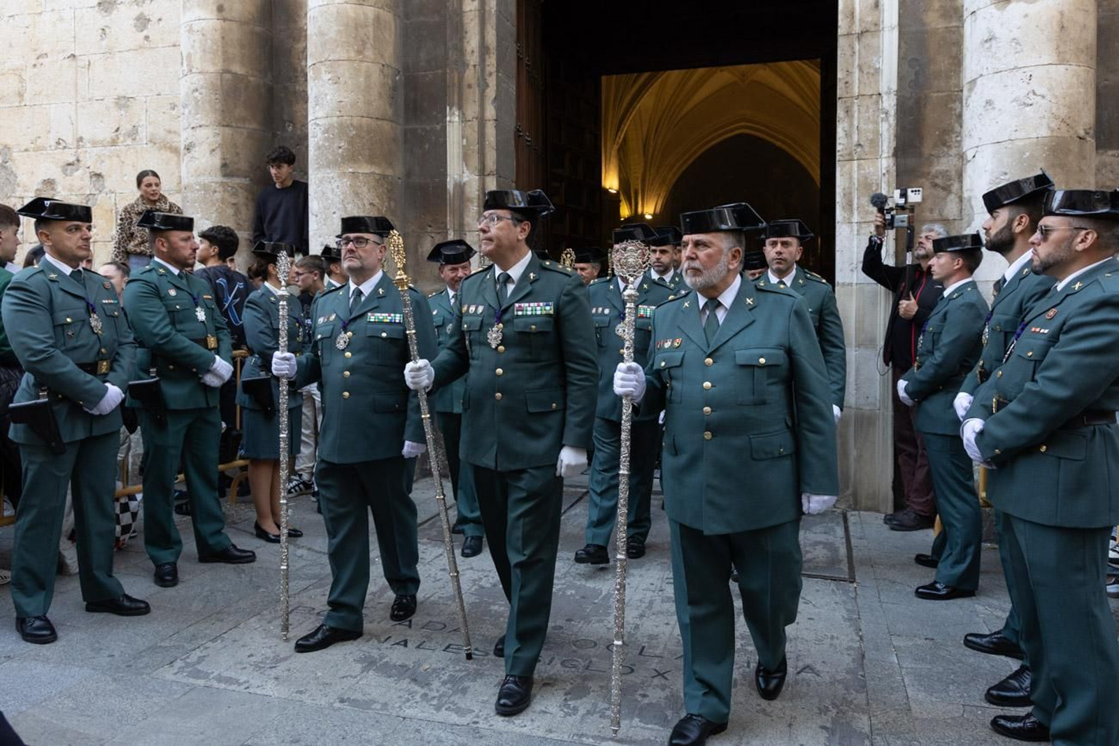 Las cofradías de la Vera Cruz, Expiración y Gran Poder lucen sus cortejos en la calle
