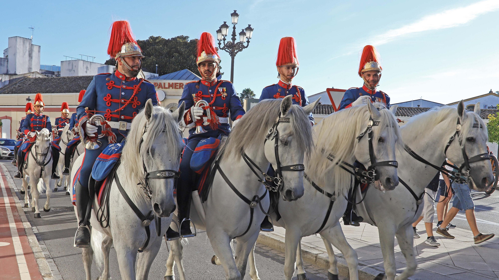 Desfile del Escuadrón de Caballería de la Guardia Real por las calles de Jerez