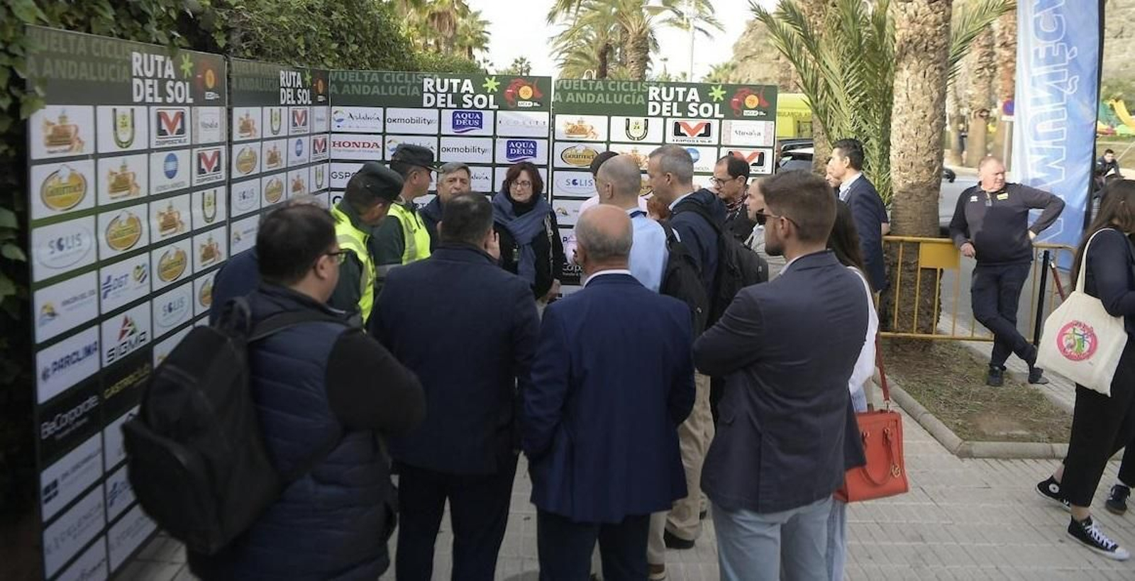 La organización, durante la reunión mantenida  en el día de hoy.