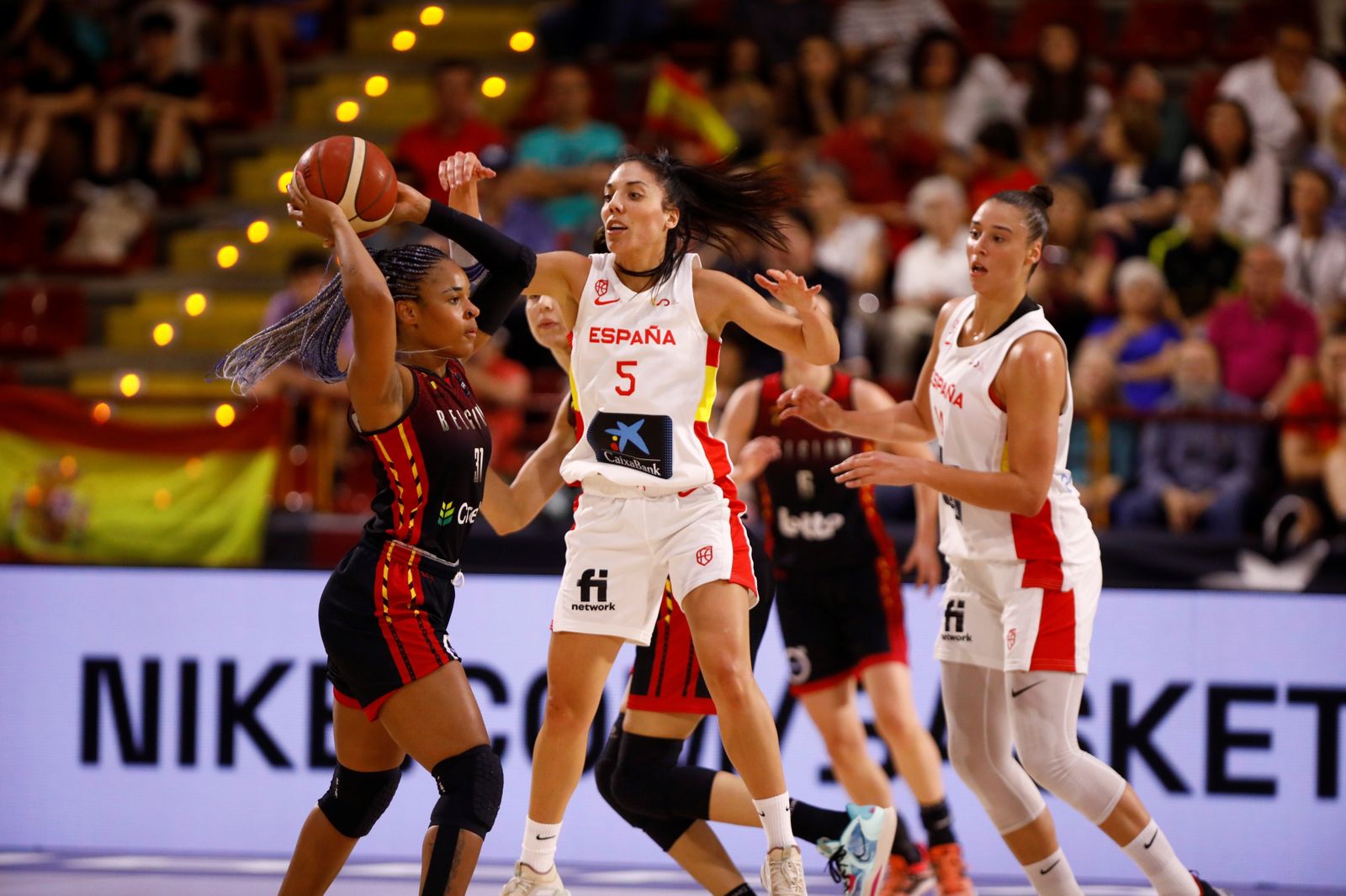 Las mejores fotos de la victoria de la selección española femenina de baloncesto ante Bélgica, en Córdoba