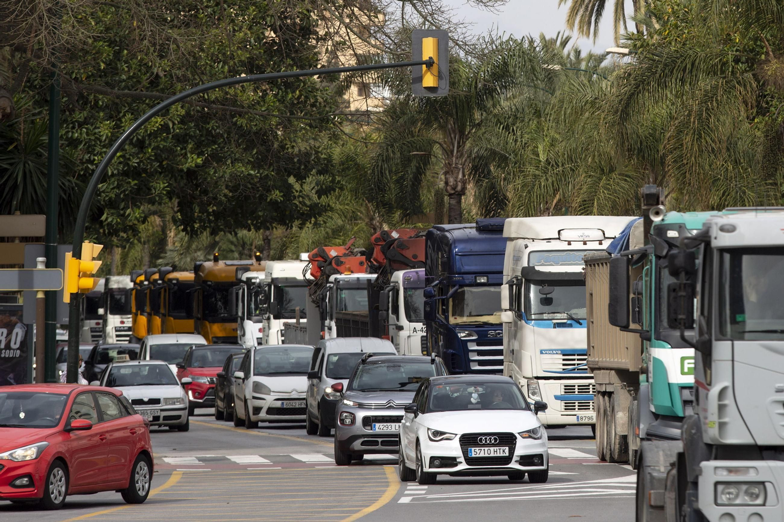 El tráfico de vehículos condiciona la vida en las ciudades