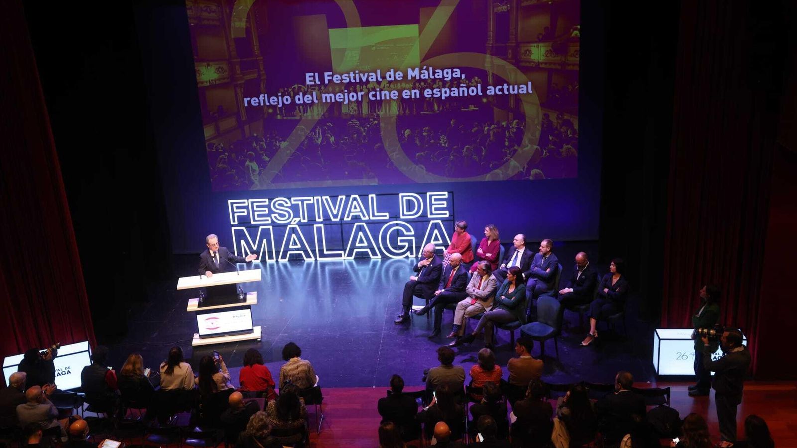 Un momento de la presentación en el Teatro Echegaray. Un momento de la presentación en el Teatro Echegaray.