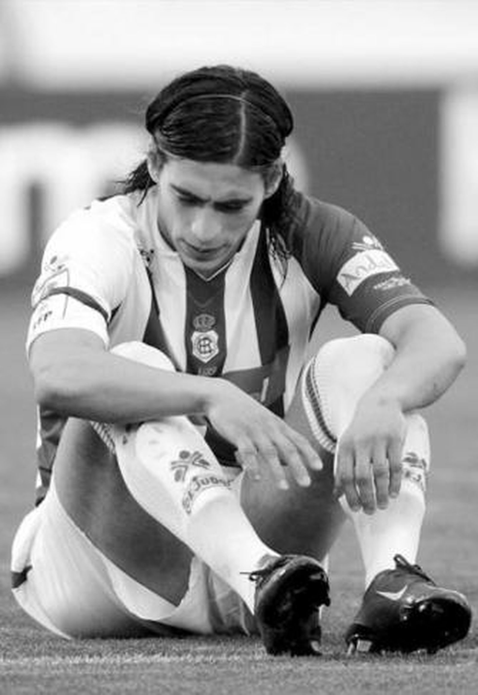 Cáceres, cabizbajo tras encajar su equipo el séptimo gol.