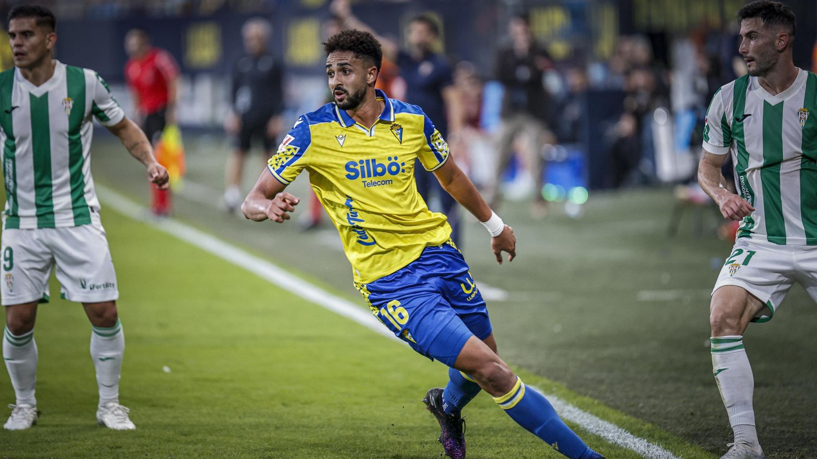 Búscate entre las imágenes del partido de fútbol entre Cádiz CF y Córdoba CF