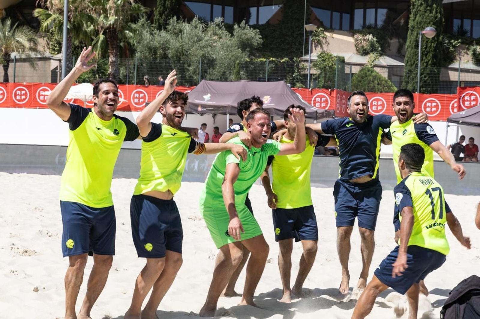 La final y la entrega de trofeos de la Copa Federación masculina de fútbol playa, en imágenes