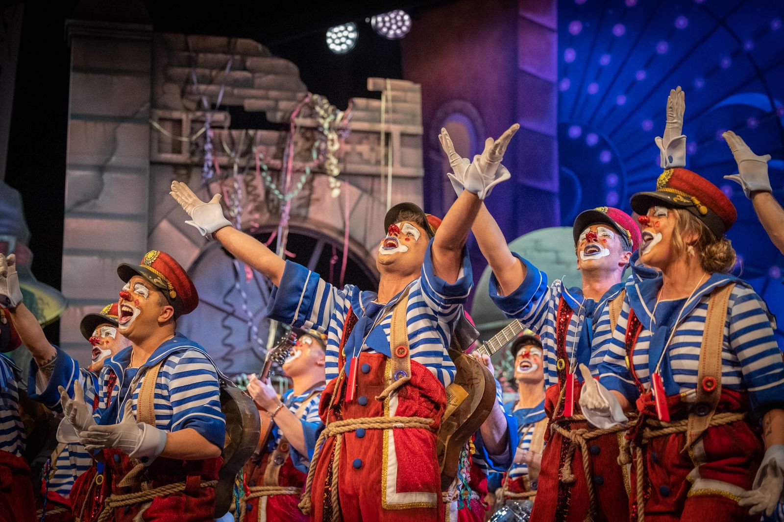 Comparsa Y seguimos cantando