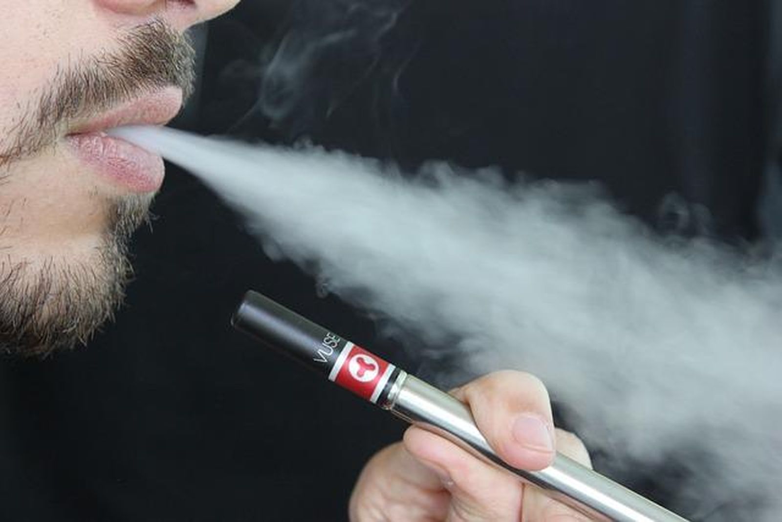 ¿Es legal usar los vapers en interiores?