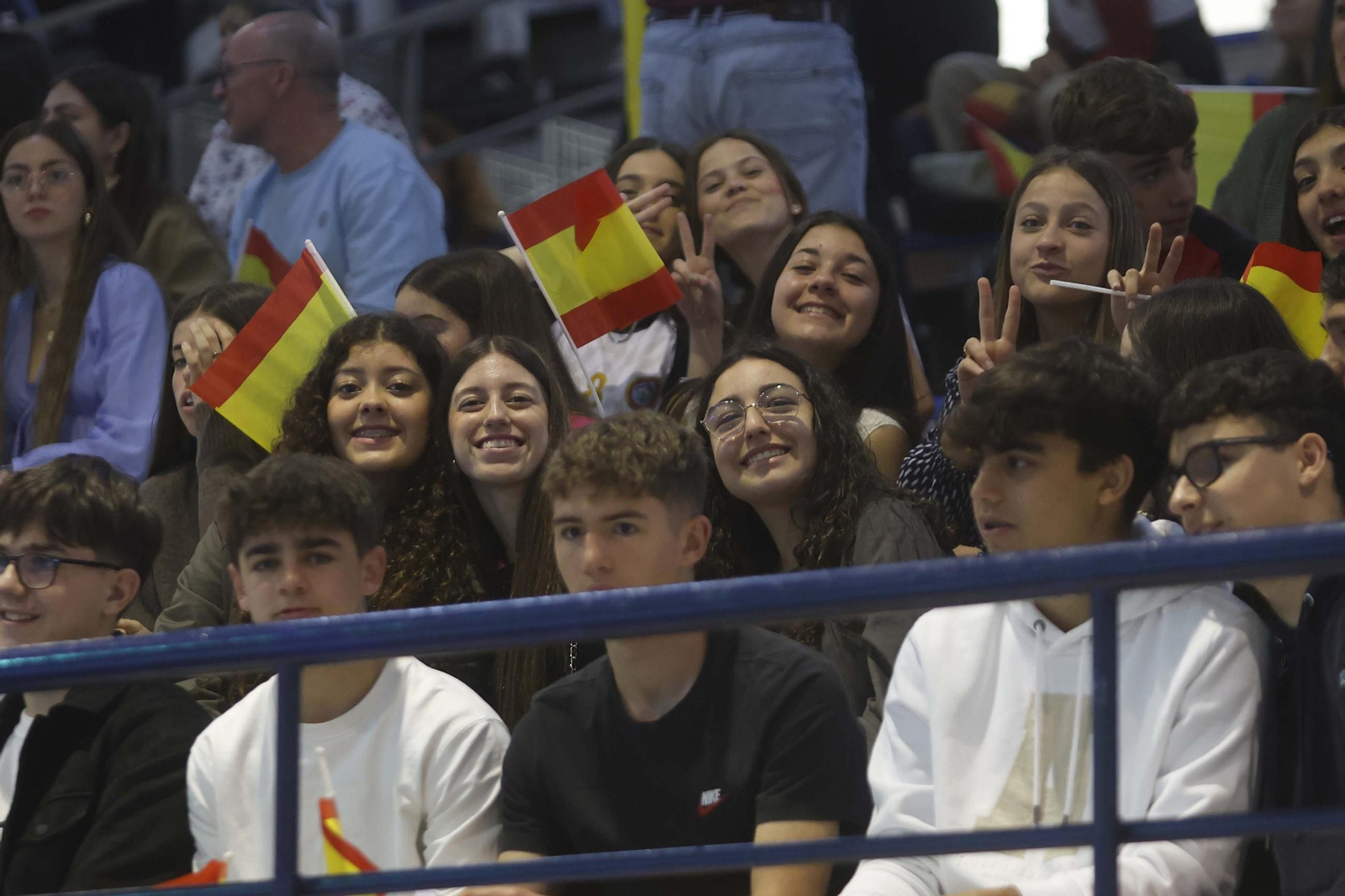 Búscate durante el España - Croacia de balonmano en Algeciras