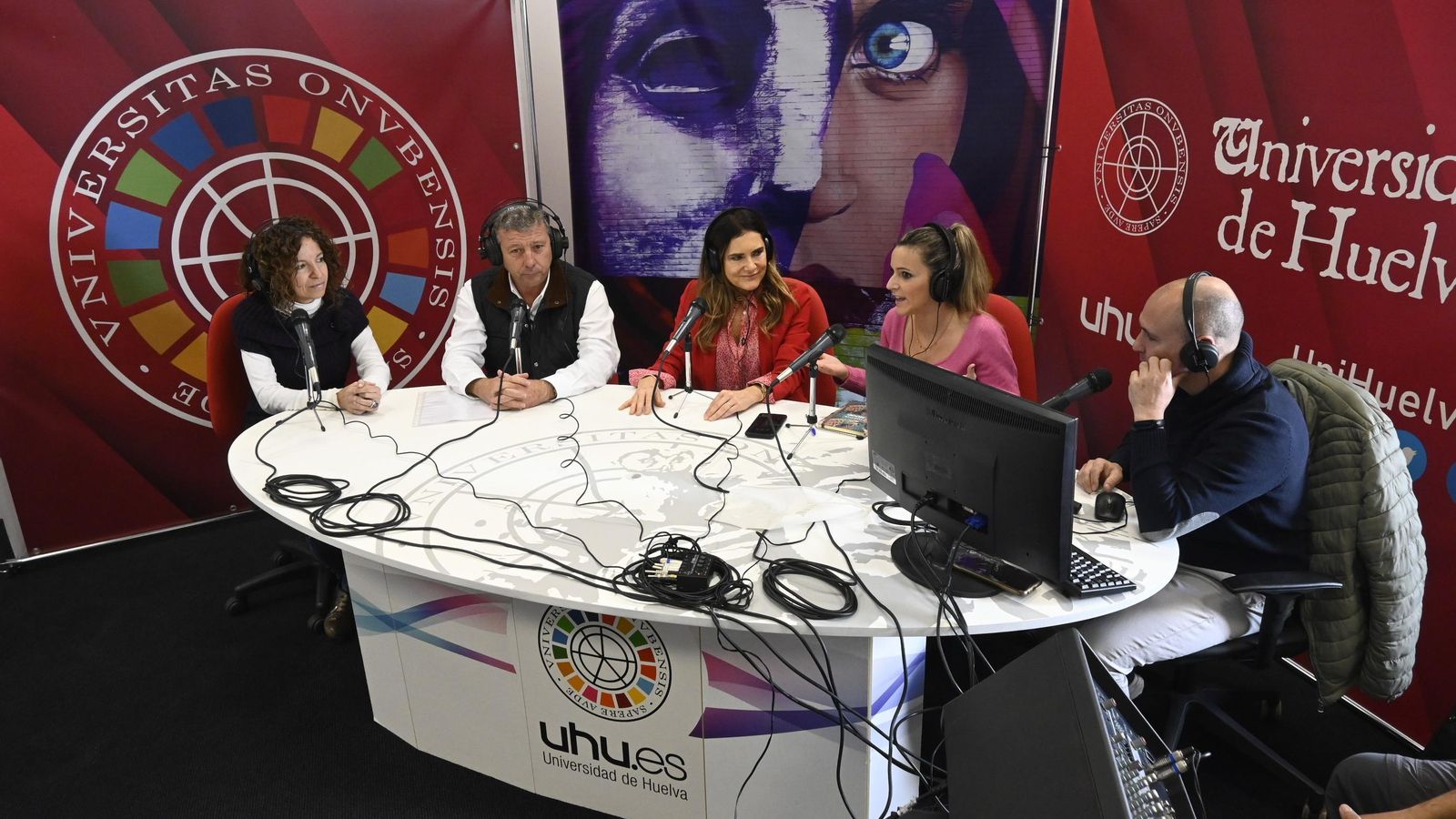 El programa de radio se graba cada lunes en el Campus de El Carmen de la UHU El programa de radio se graba cada lunes en el Campus de El Carmen de la UHU