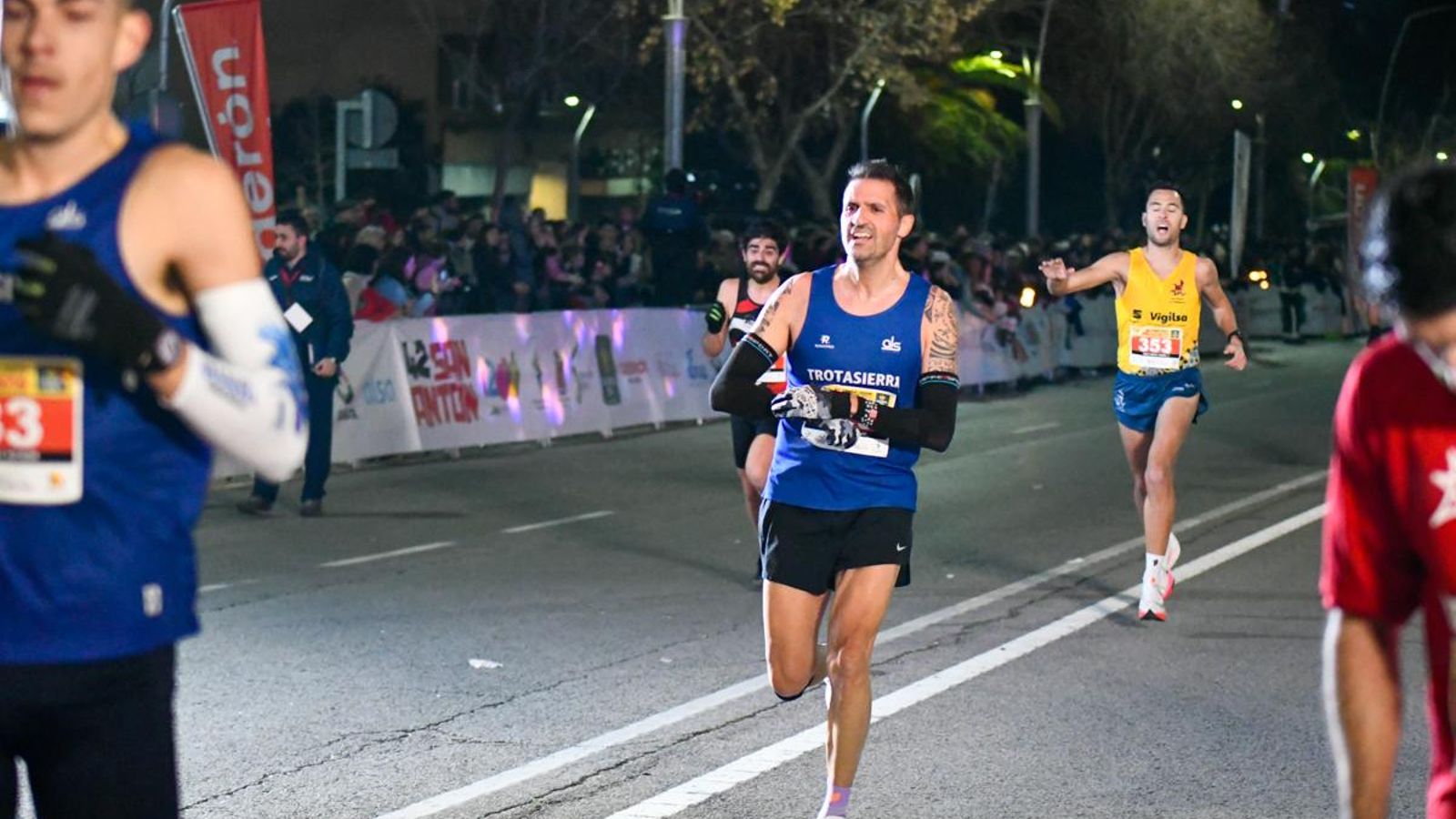 En imágenes: búscate en tu llegada a meta de la Carrera de San Antón 2025 (1)