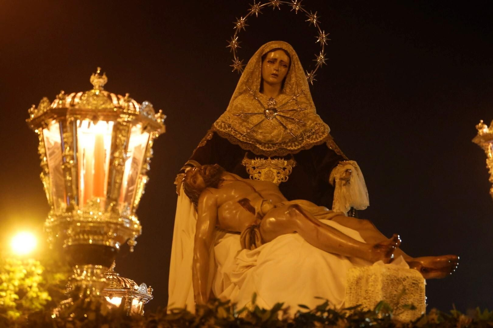 La procesión del Traslado al Sepulcro de Córdoba en este Sábado de Pasión, en imágenes