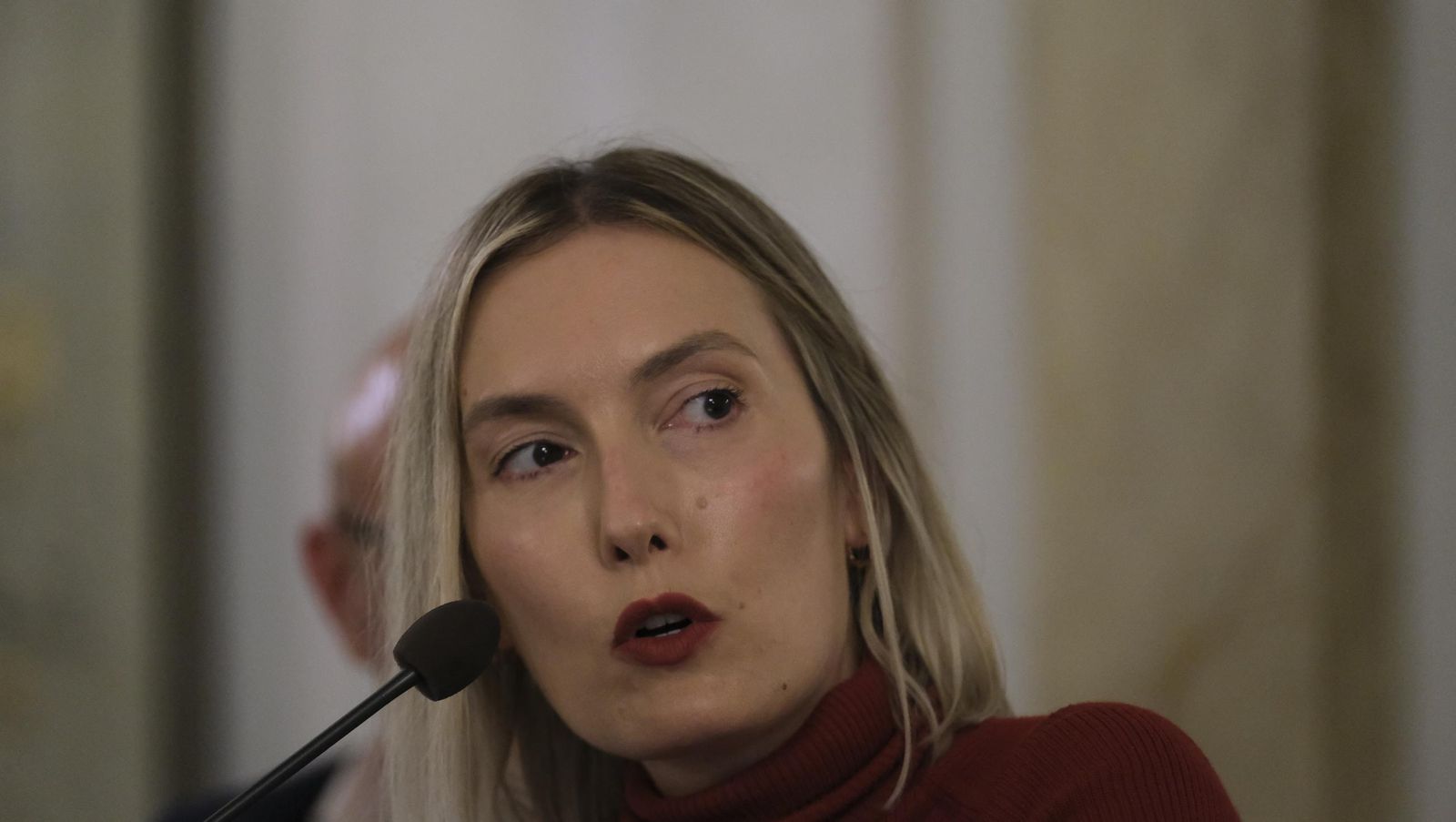 Imágenes del Diario de los Libros con la finalista del Premio Planeta 2024, Beatriz Serrano