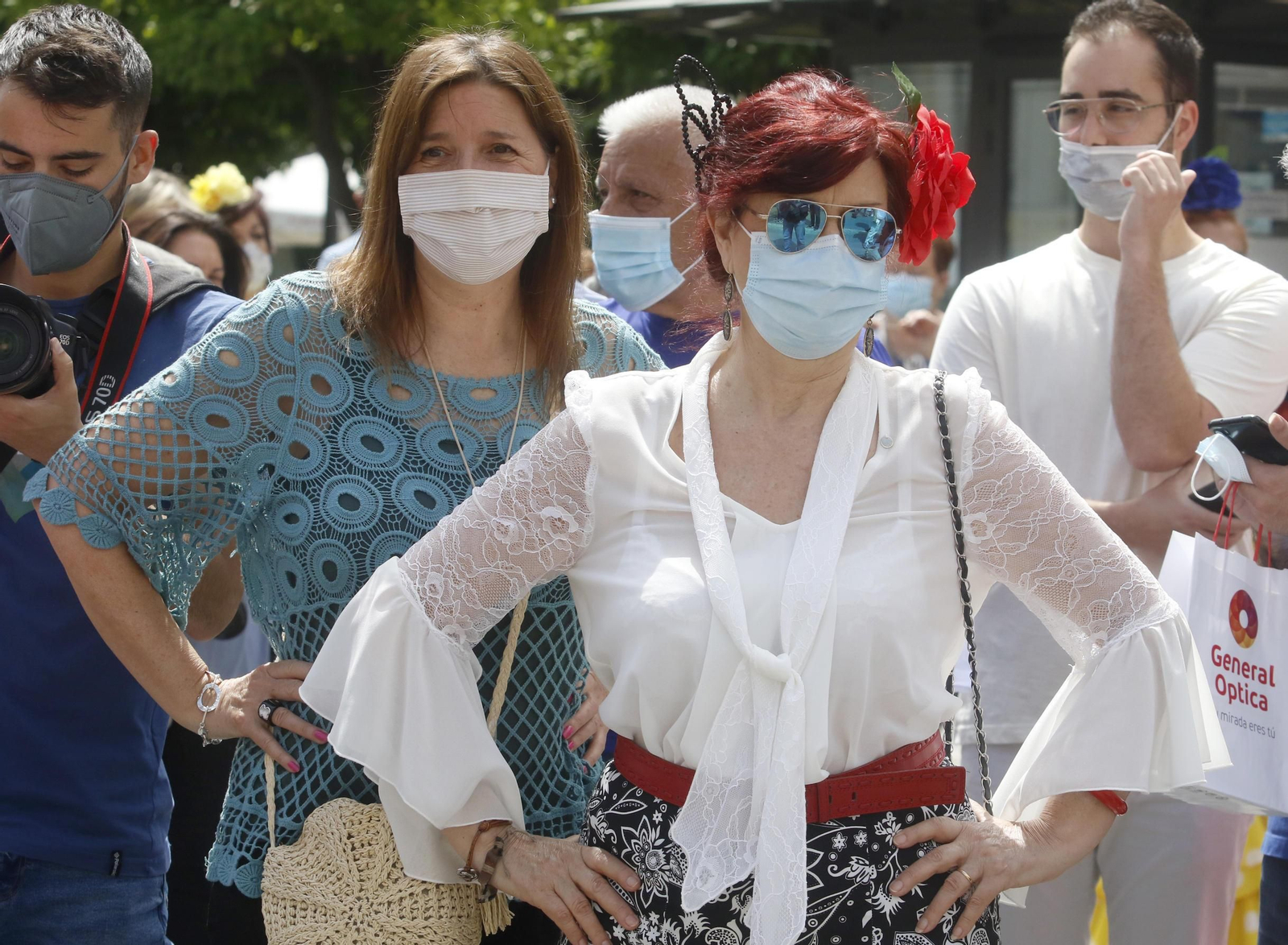 La quedada de las mujeres cordobesas vestidas de flamencas, en imágenes