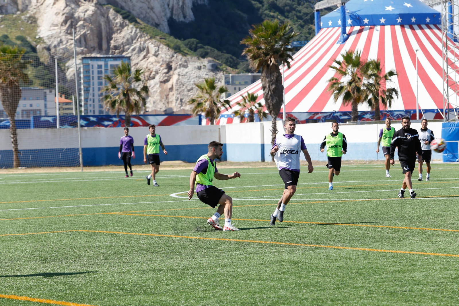 La Balona prepara sobre césped sintético el partido en Lebrija