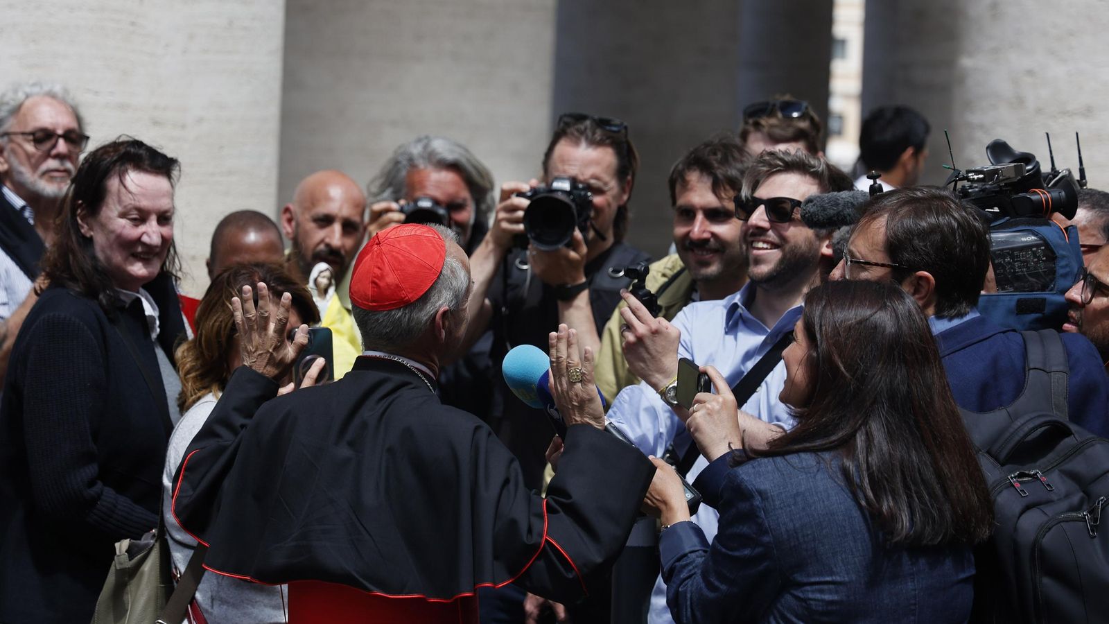 Las imágenes de las vísperas del cónclave en la Plaza de San Pedro del Vaticano