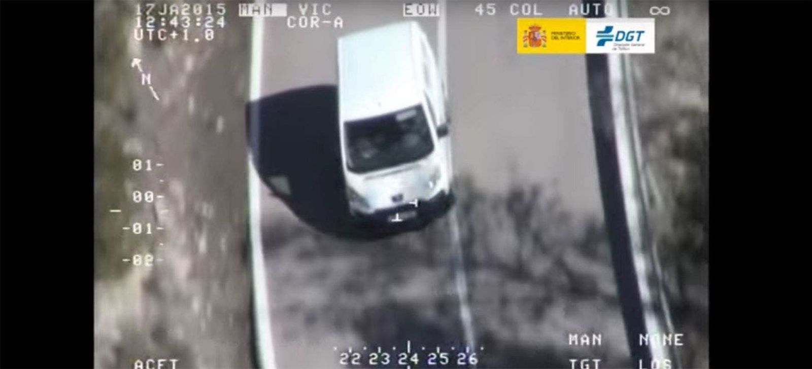 Una de las furgonetas ponemultas de la DGT