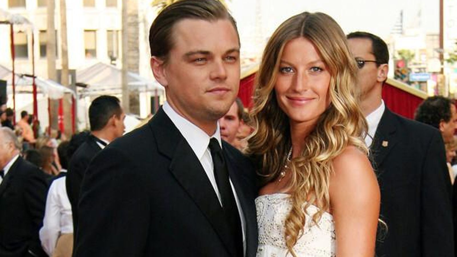 Gisele Bündchen con Leonardo DiCaprio, con quien estuvo saliendo durante cinco años, de 2000 a 2005. Gisele Bündchen con Leonardo DiCaprio, con quien estuvo saliendo durante cinco años, de 2000 a 2005.