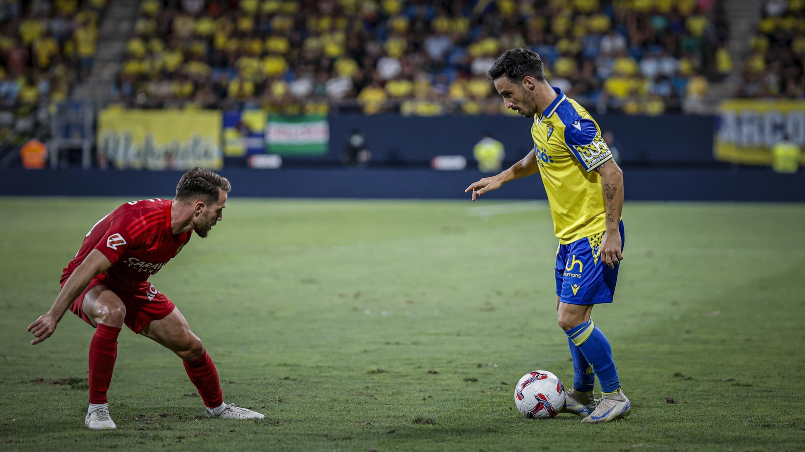Búscate entre las fotos del partido de fútbol entre Cádiz CF y Real Zaragoza