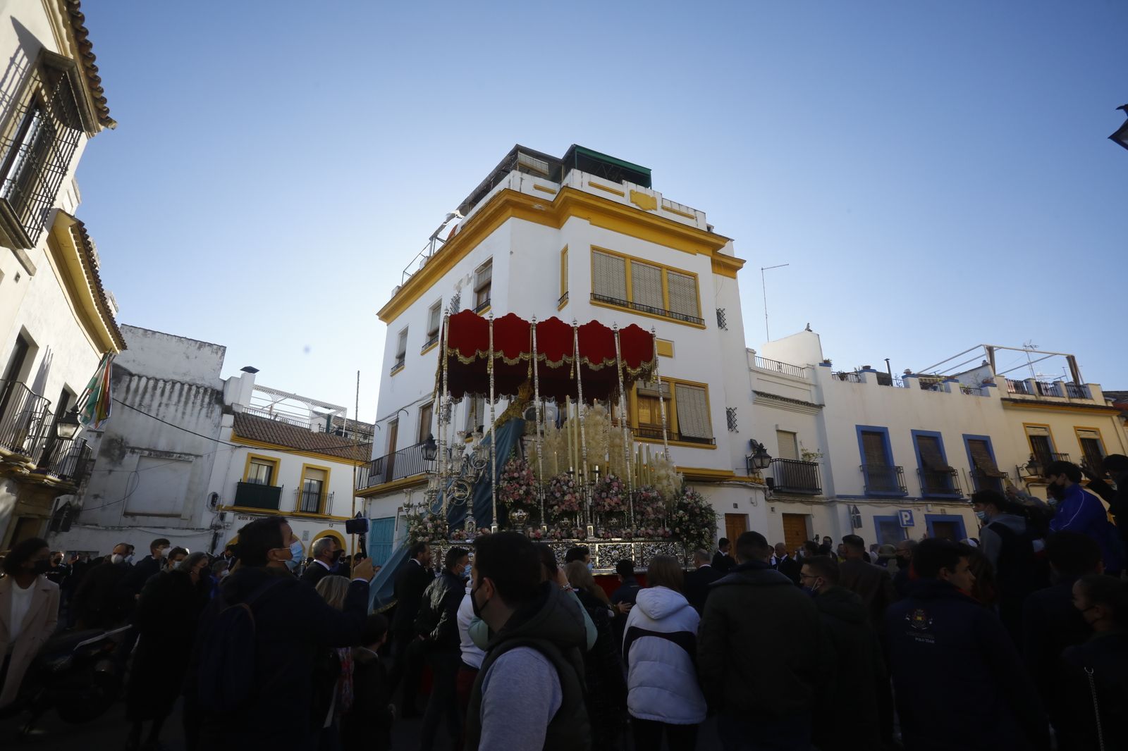 La procesión extraordinaria de la Virgen de la Salud de Córdoba, en imágenes
