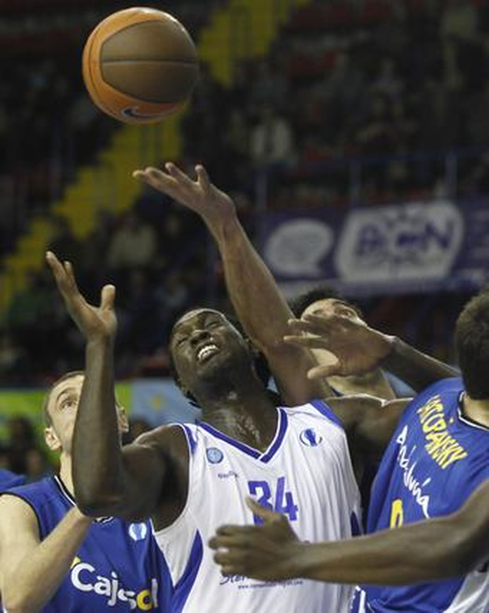 El Cajasol gana en San Pablo al Panellinios en el quinto partido del 'Last 16' de la Eurocup. / Antonio Pizarro