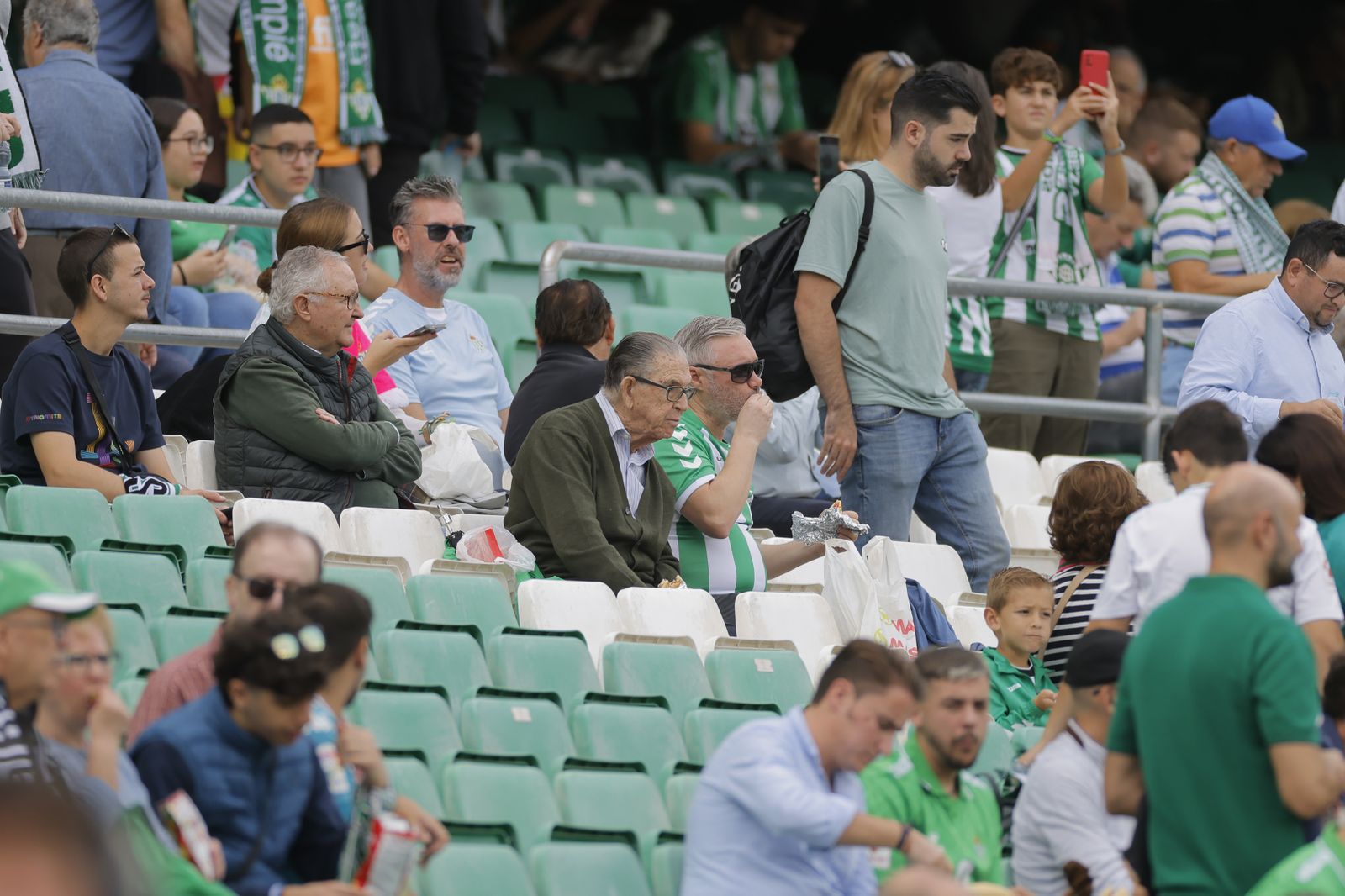 Búscate en las fotos del Betis-Osasuna