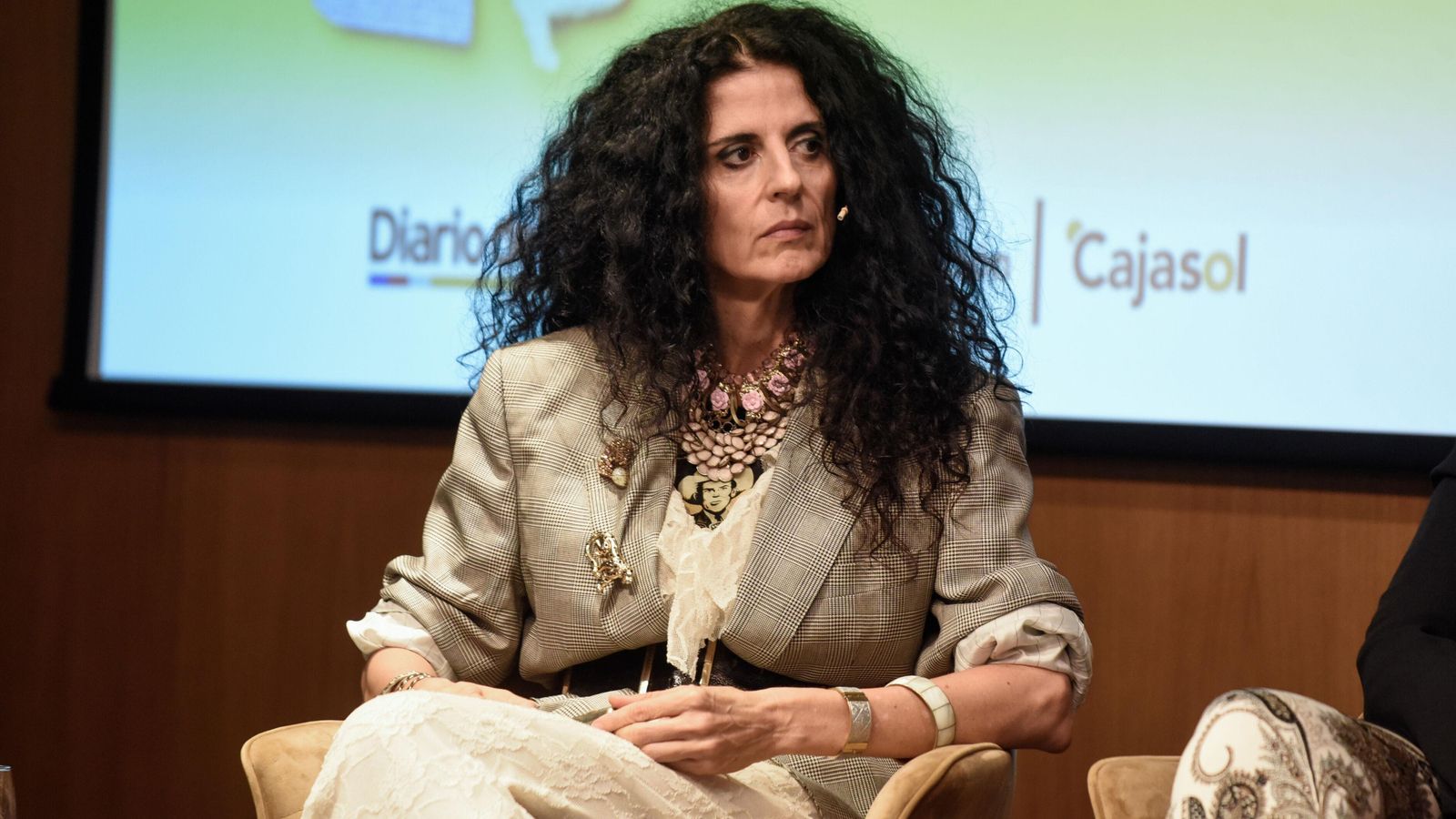 “De entrada la moda no es algo frívolo, sino algo que tenemos que querer  porque es una extensión de nosotros mismos” - Ana Alpuente, periodista y diseñadora gráfica especialista en moda vintage