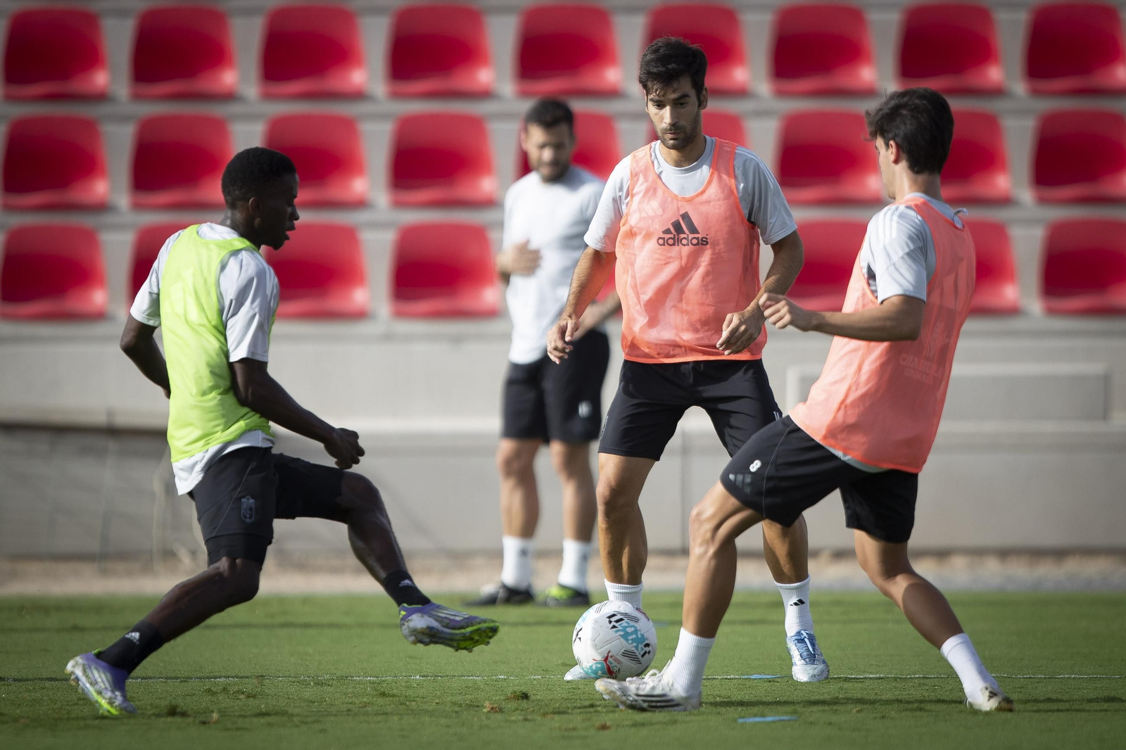 Las imágenes del entrenamiento del Granada CF