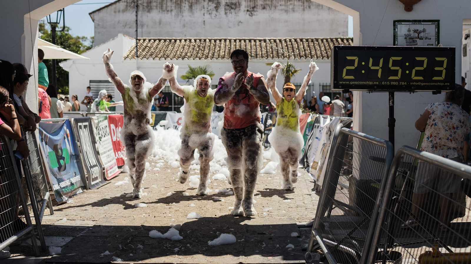 Búscate en la Carrera del Barro de La Barca de la Florida 2024