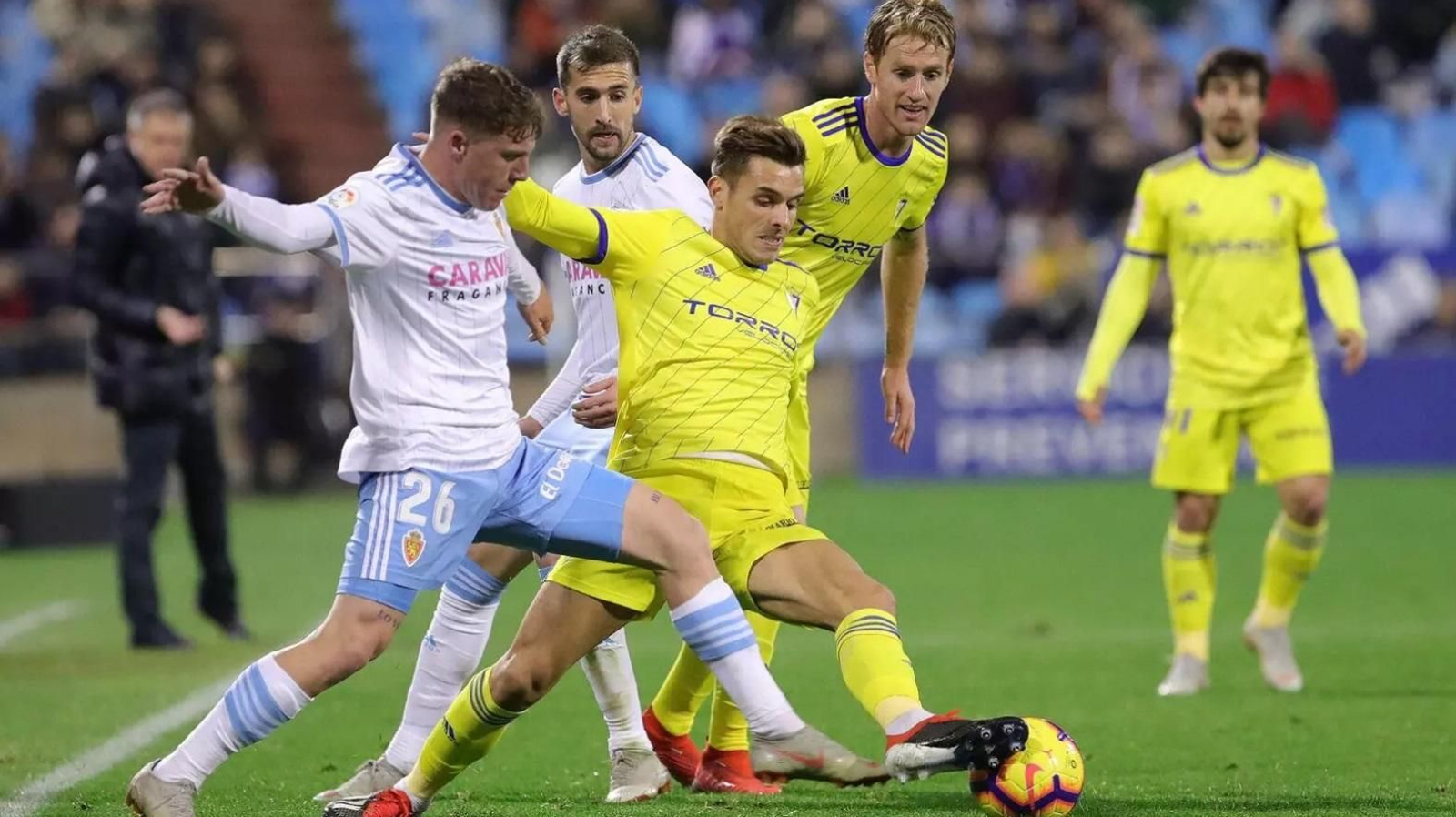 Brian Oliván, Álex y Jairo, en el Zaragoza-Cádiz de la temporada 2018-19.