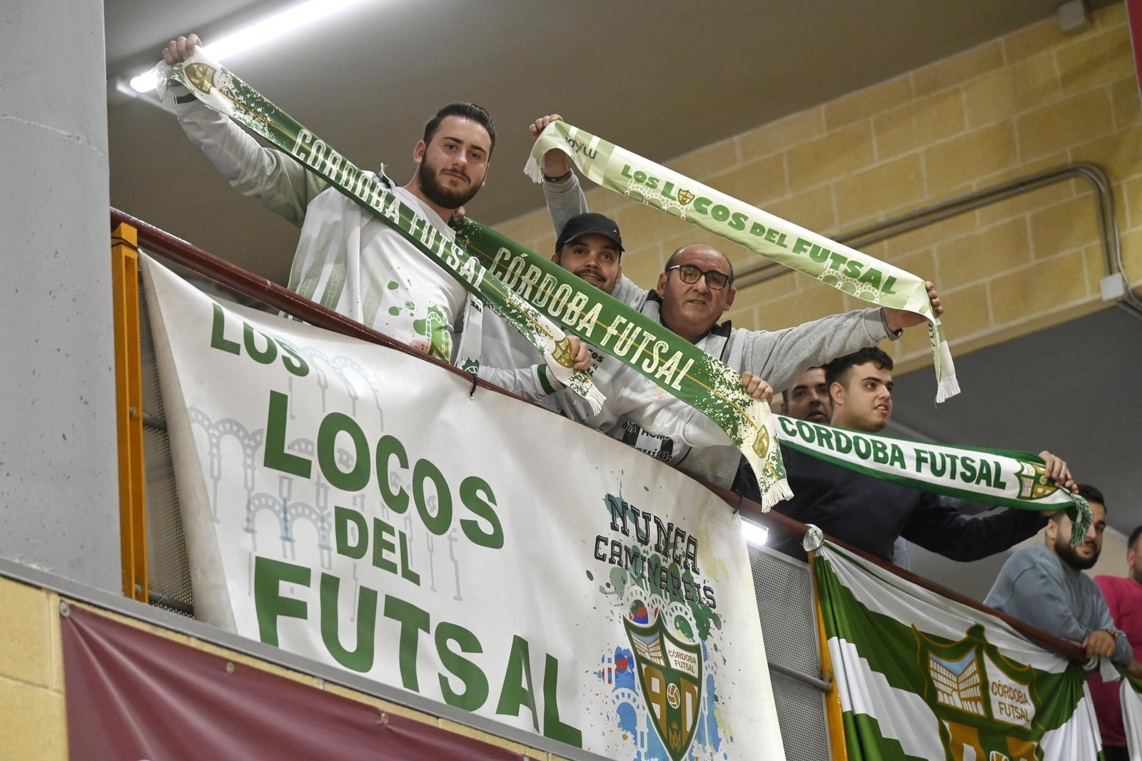 Las mejores fotos del ambiente en Vista Alegre para el Córdoba Futsal - Barça