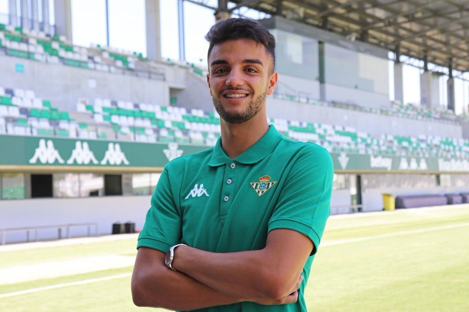 Moha Sanhaji posa en la ciudad deportiva.