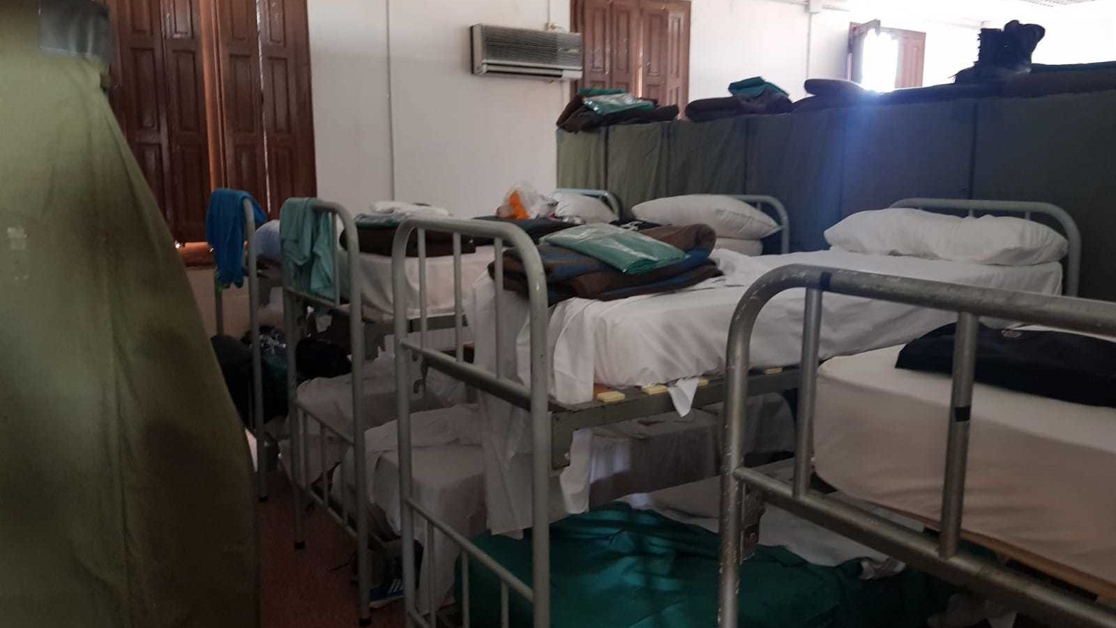 Las literas en las que dormían los policías.