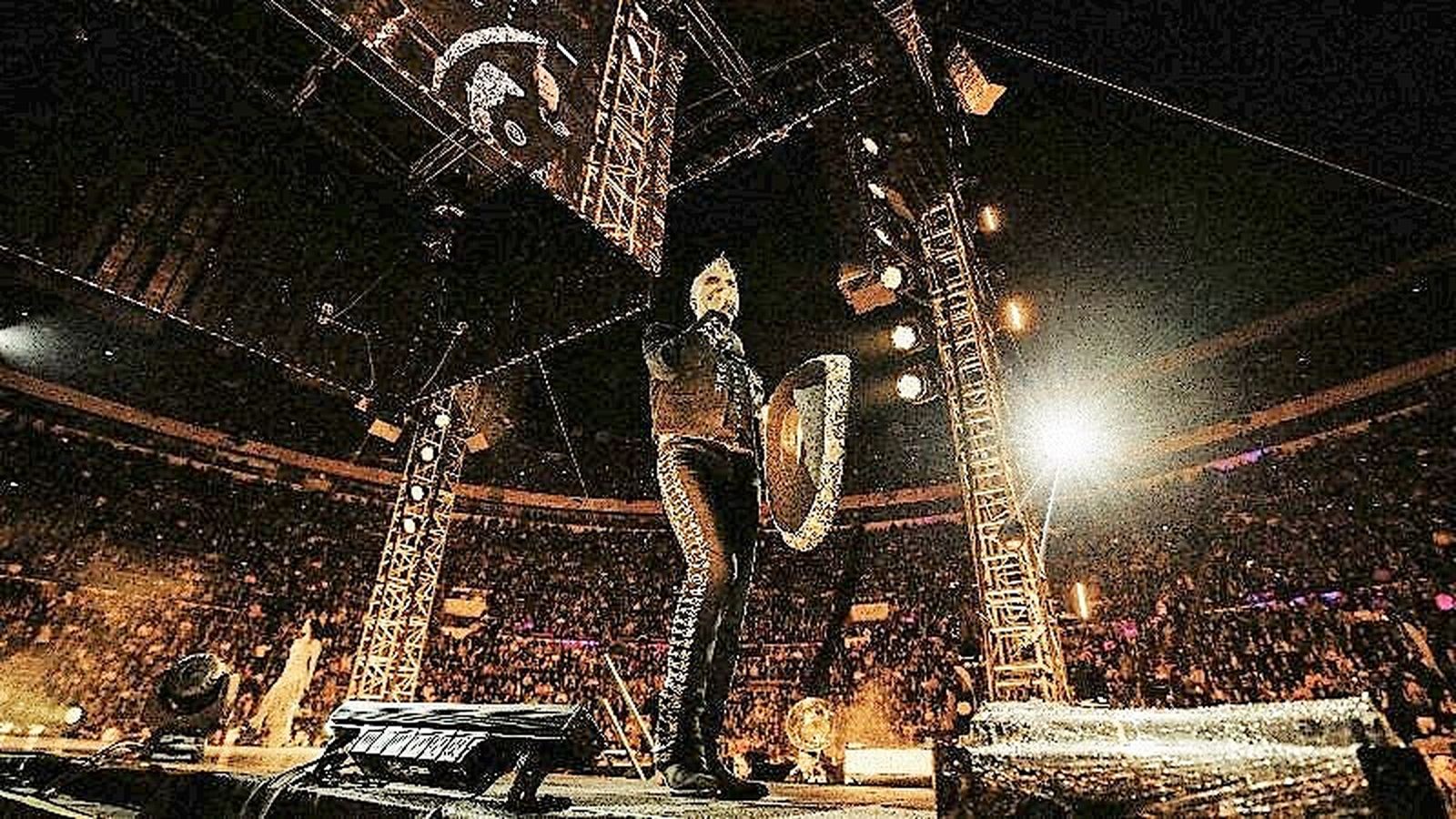 Alejandro Fernández durante uno de sus conciertos.