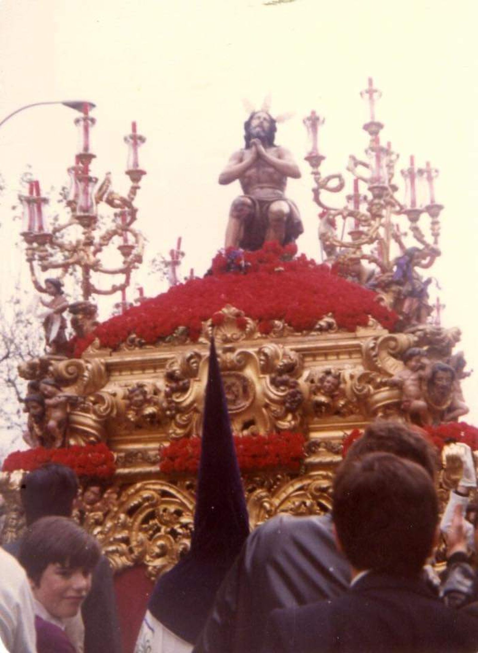 José Díaz comandando el paso del Señor de las Penas de Triana