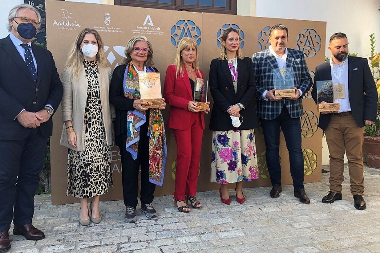 Las autoridades asistentes al Congreso de la Artesanía Andaluza en la Real Escuela de Jerez