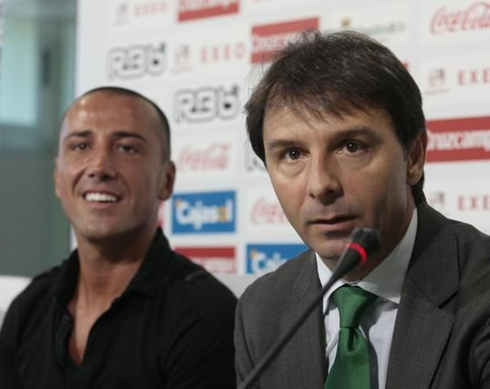 El Betis presenta al central Mario Álvarez.

Foto: Juan Carlos Muñoz