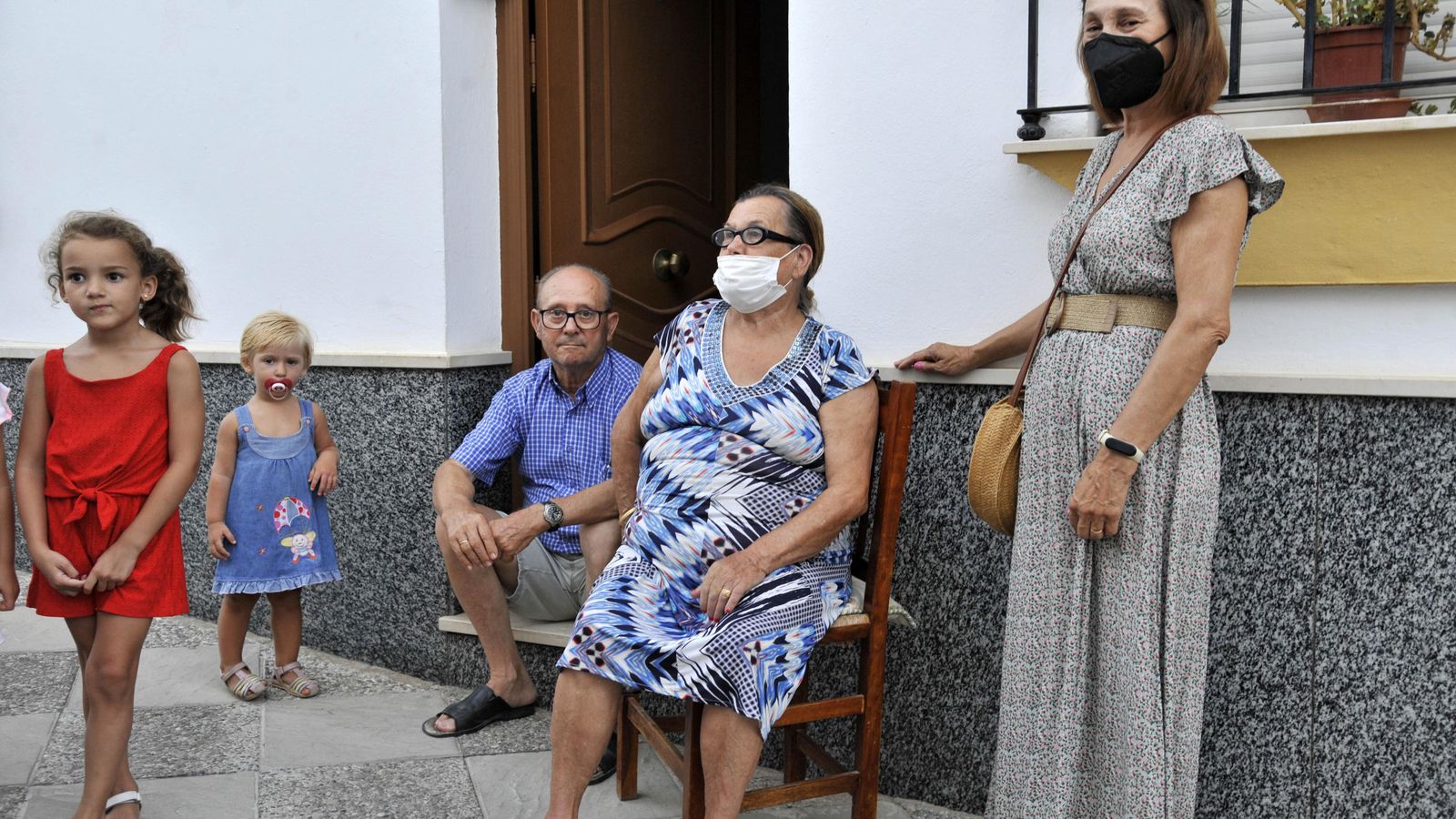 Grandes y pequeños al fresco Grandes y pequeños al fresco