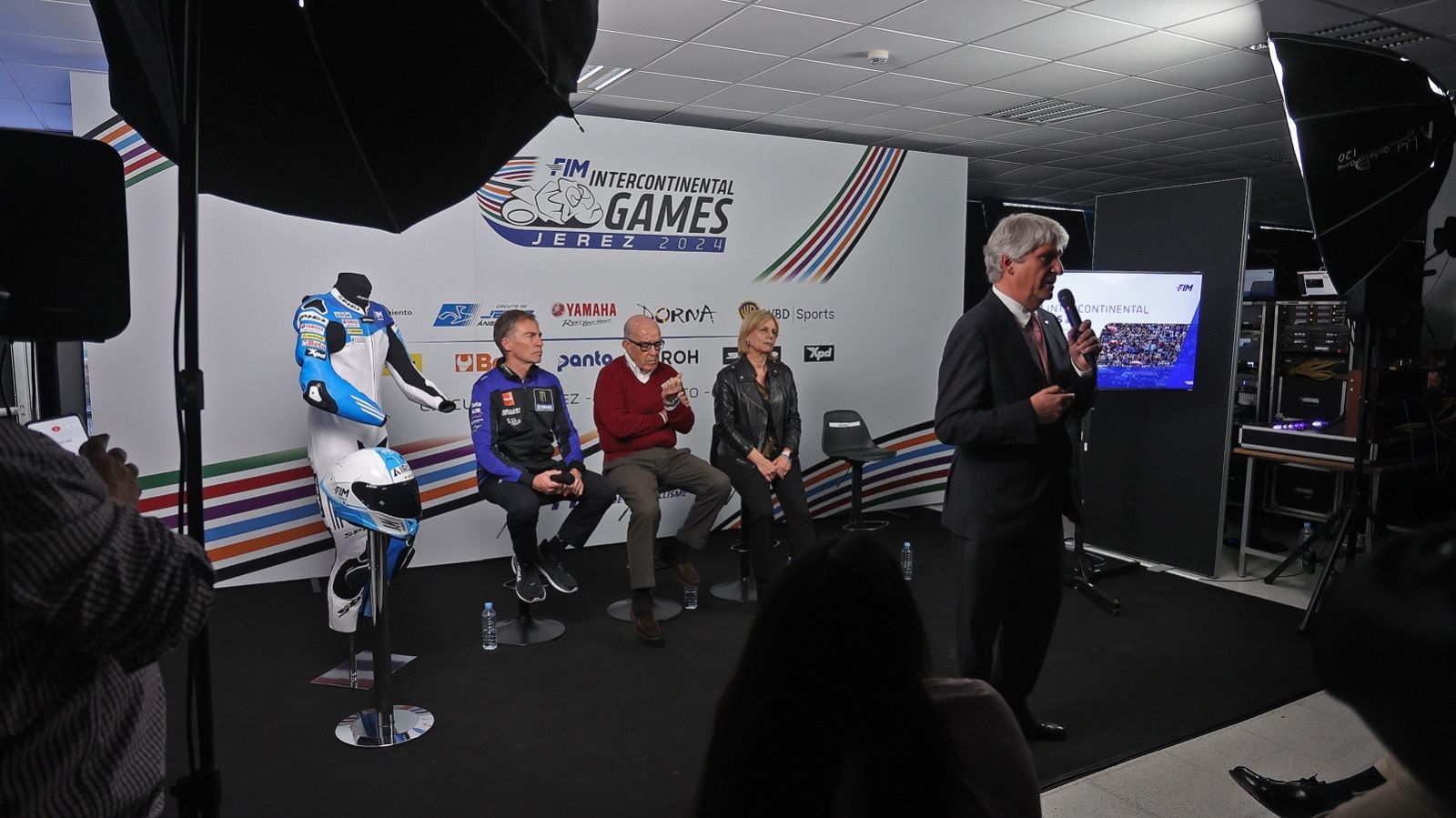 Jorge Veigas ha presentado los Juegos Intercontinentales junto a la alcaldesa, Carmelo Ezpeleta y Lin Jarvis.