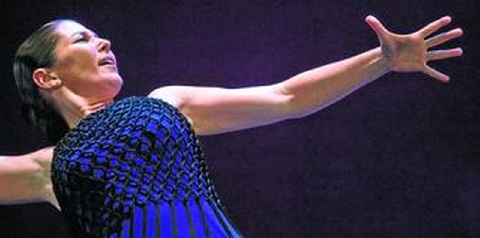 La bailaora y coreógrafa Sara Baras, ayer, durante un ensayo general de la obra en el Gran Teatro Falla de Cádiz.