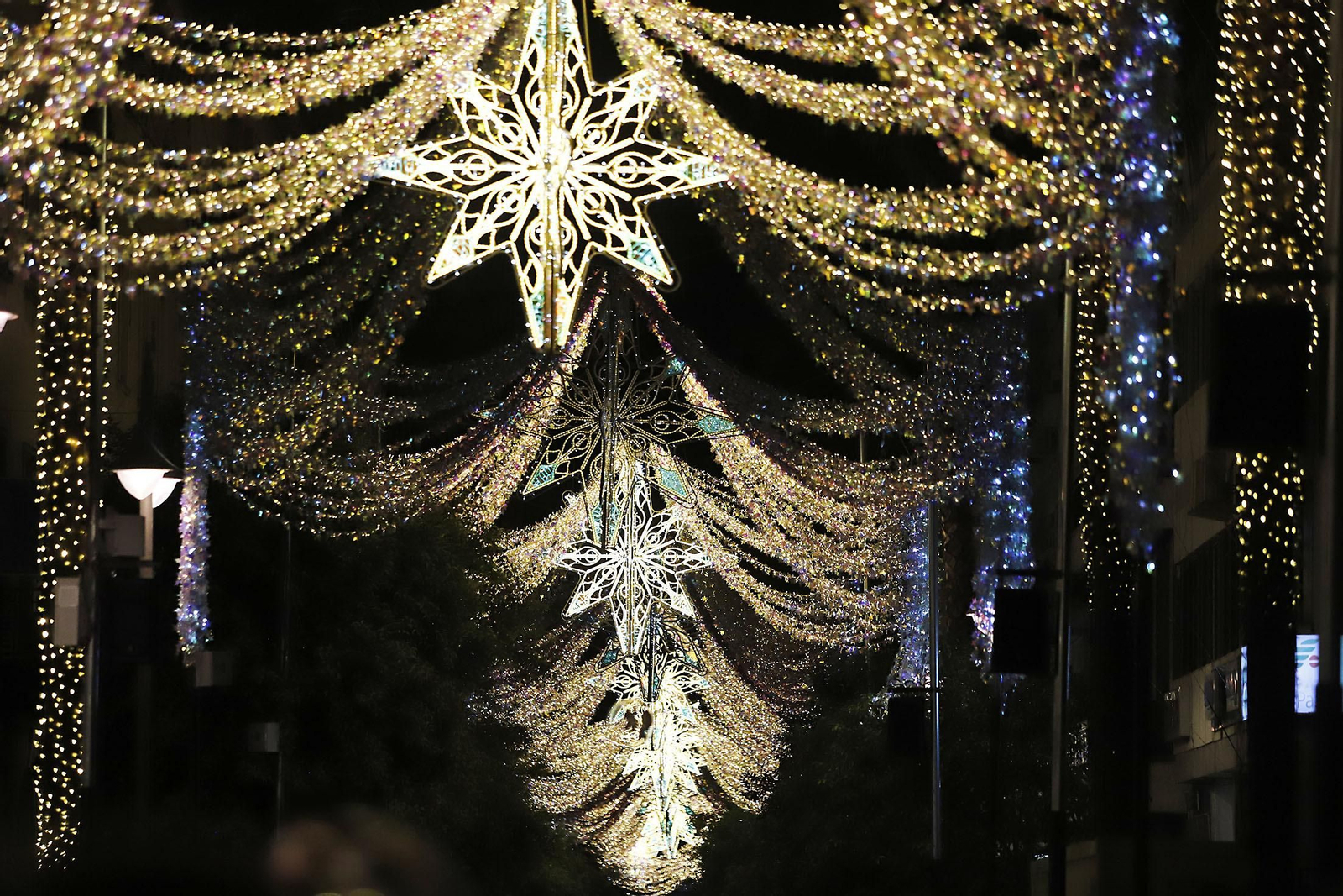 Imágenes del alumbrado navideño en las calles de Huelva