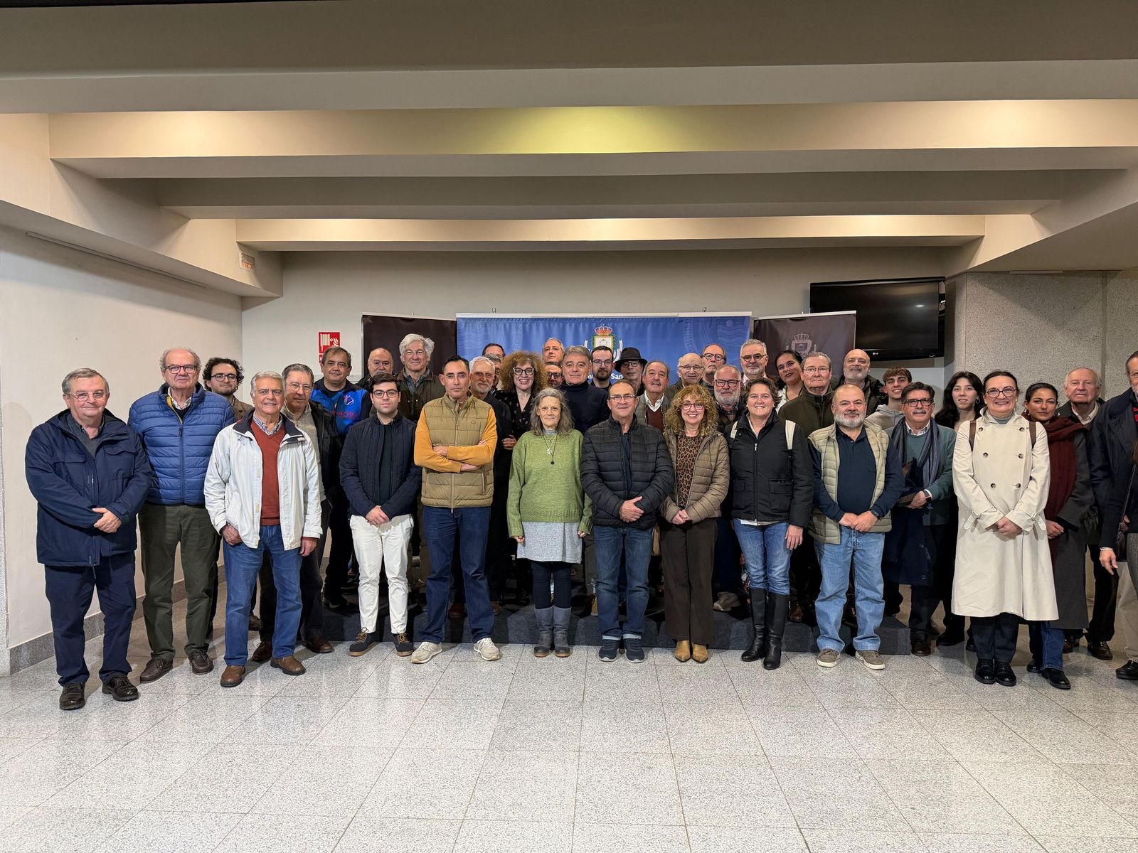 Representantes de los colectivos que forman la plataforma La Isla y 'Elcano' en San Fernando