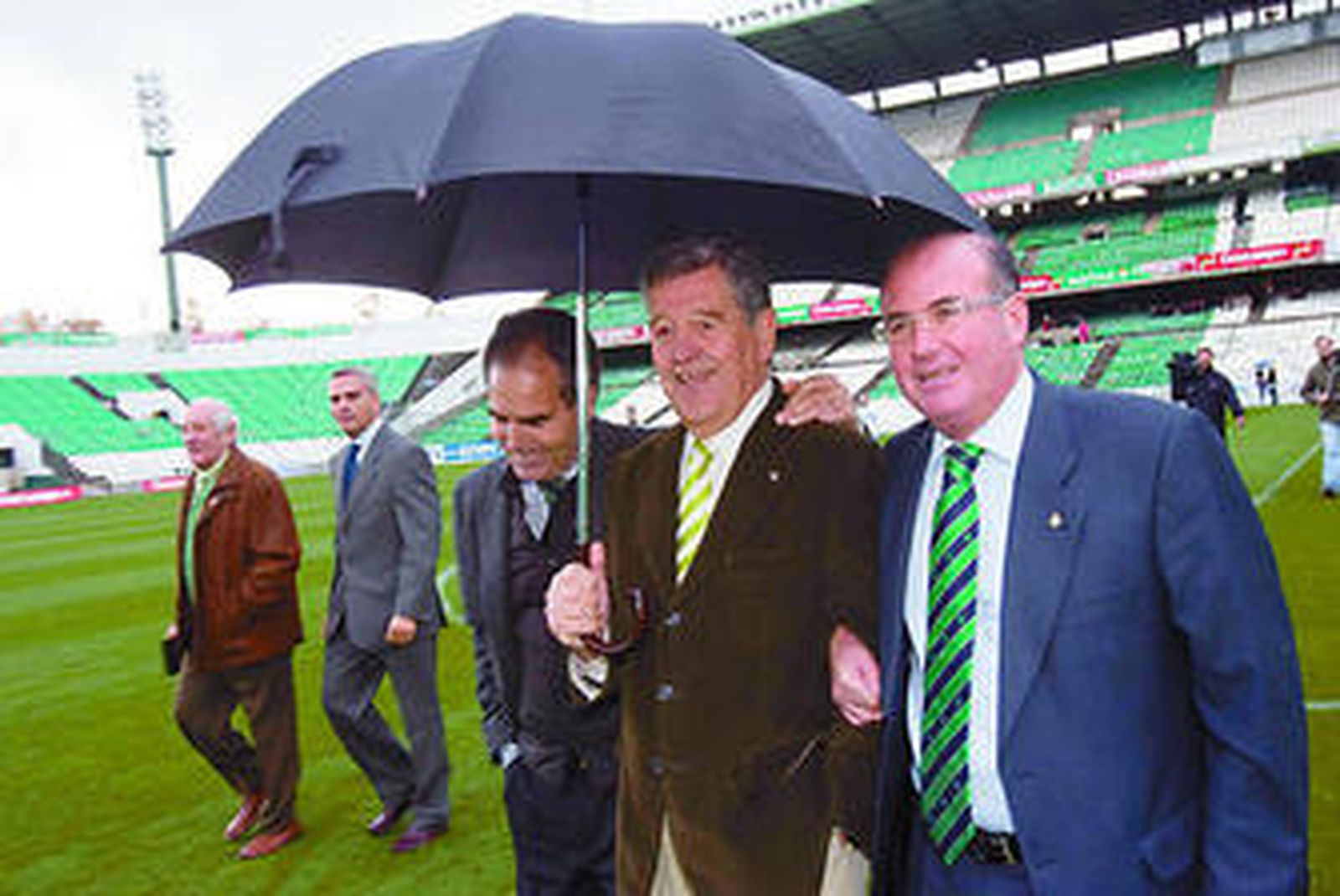 Manuel Castaño, junto a José León y Rufino González.