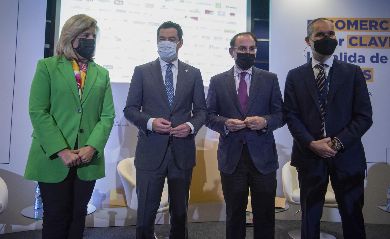 Fátima Báñez, Juanma Moreno, Javier González de Lara y Ricard Cabedo, en la sede de la CEA.
