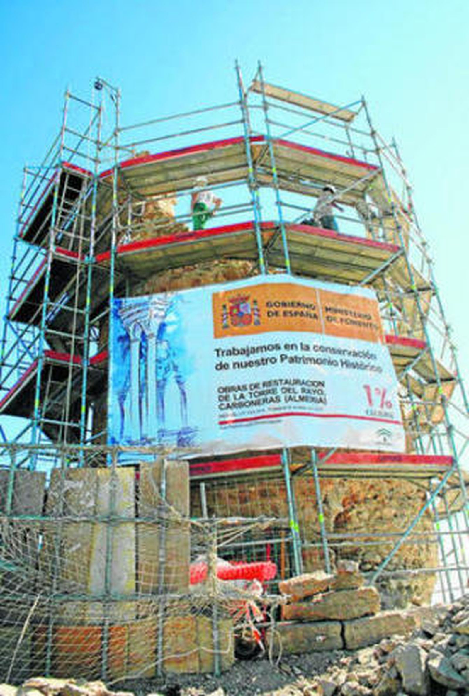 Los andamios cubren la Torre del Rayo que lucirá nueva imagen en junio