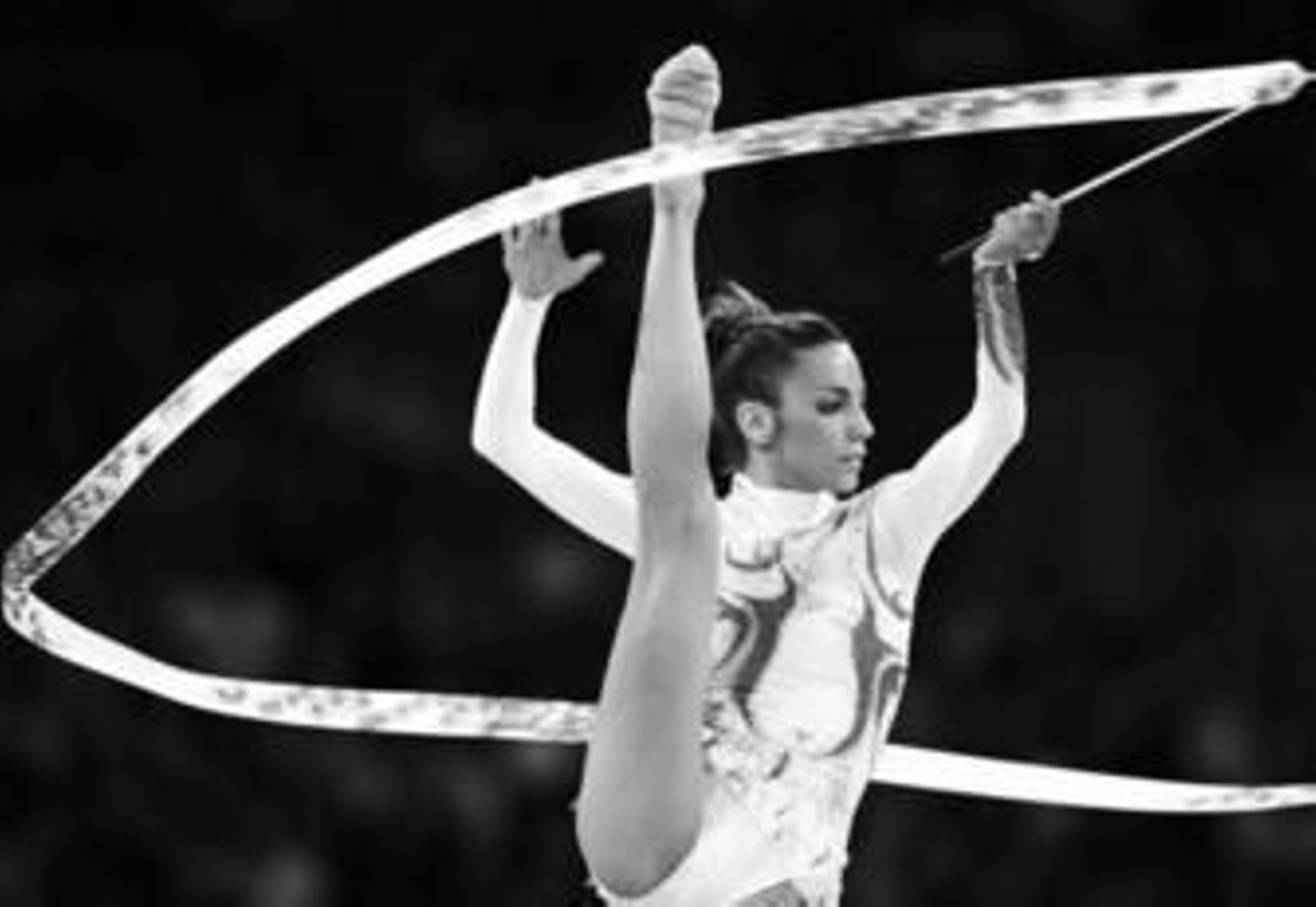 Almudena Cid, durante su último ejercicio con la cinta.